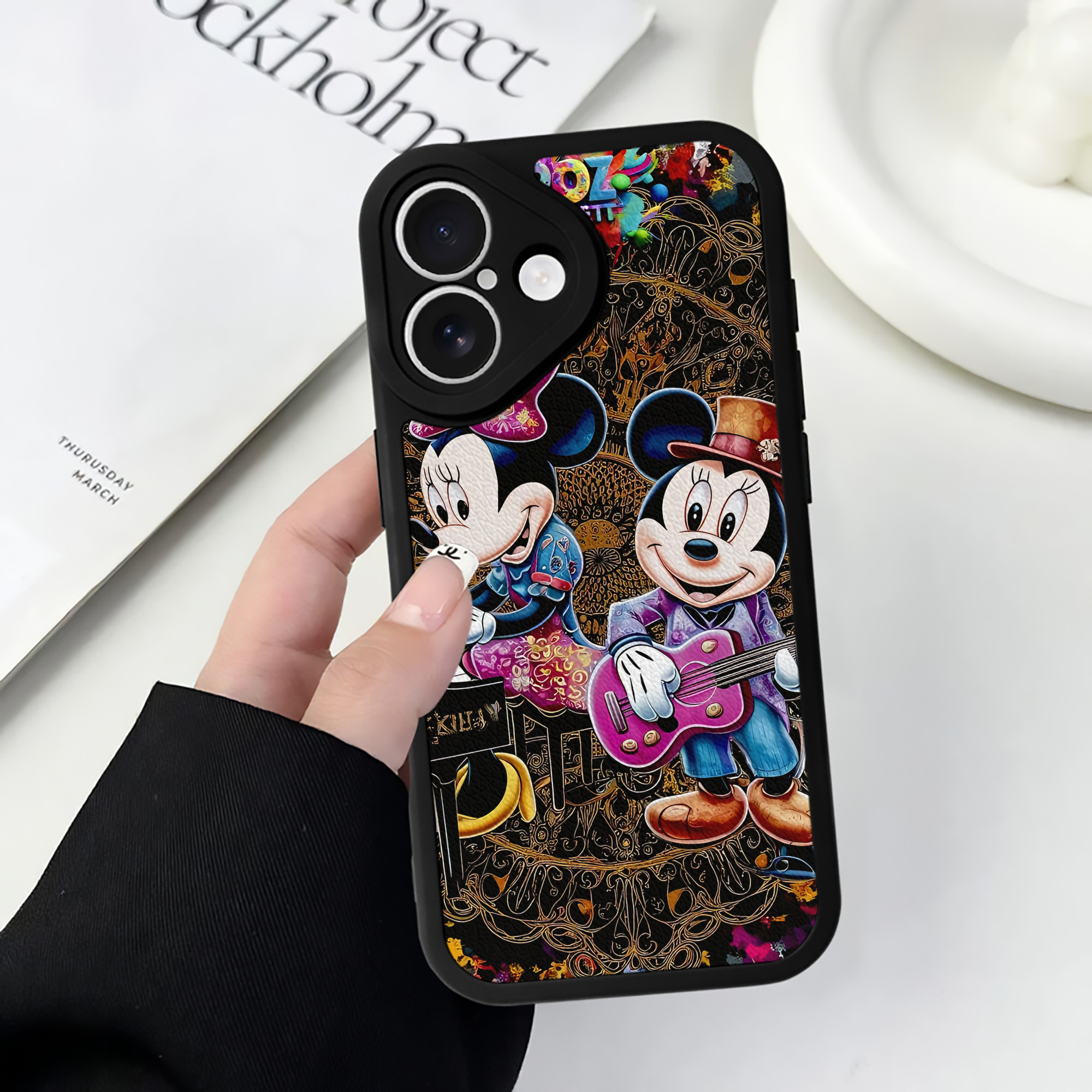 （画像用） ミッキーマウス Mickey Mouse 【iPhone 16シリーズ対応】シリコンスマホケース（レザー調） 材質：シリコン